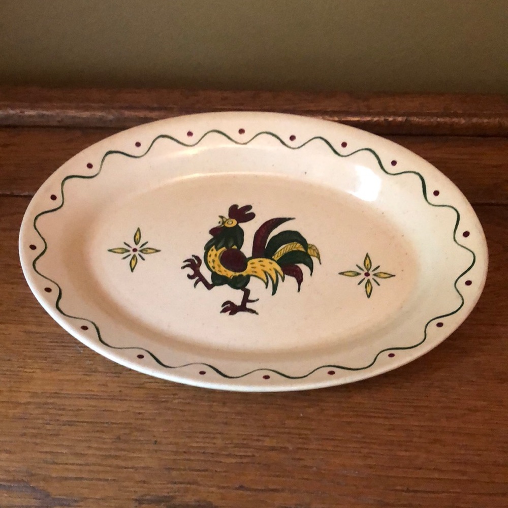 Small platter Metlox Poppytrail green rooster